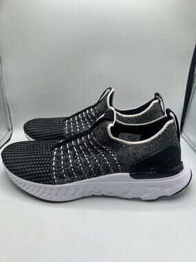 Nike React Phantom Run Flyknit 2 ‘Oreo' size 9.5w